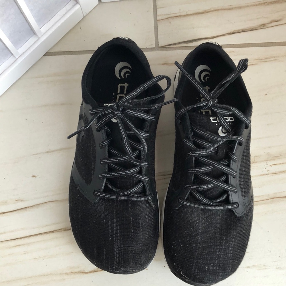 Black Topo ST-3 0 drop minimalist sneakers, size 8, Excellent condition